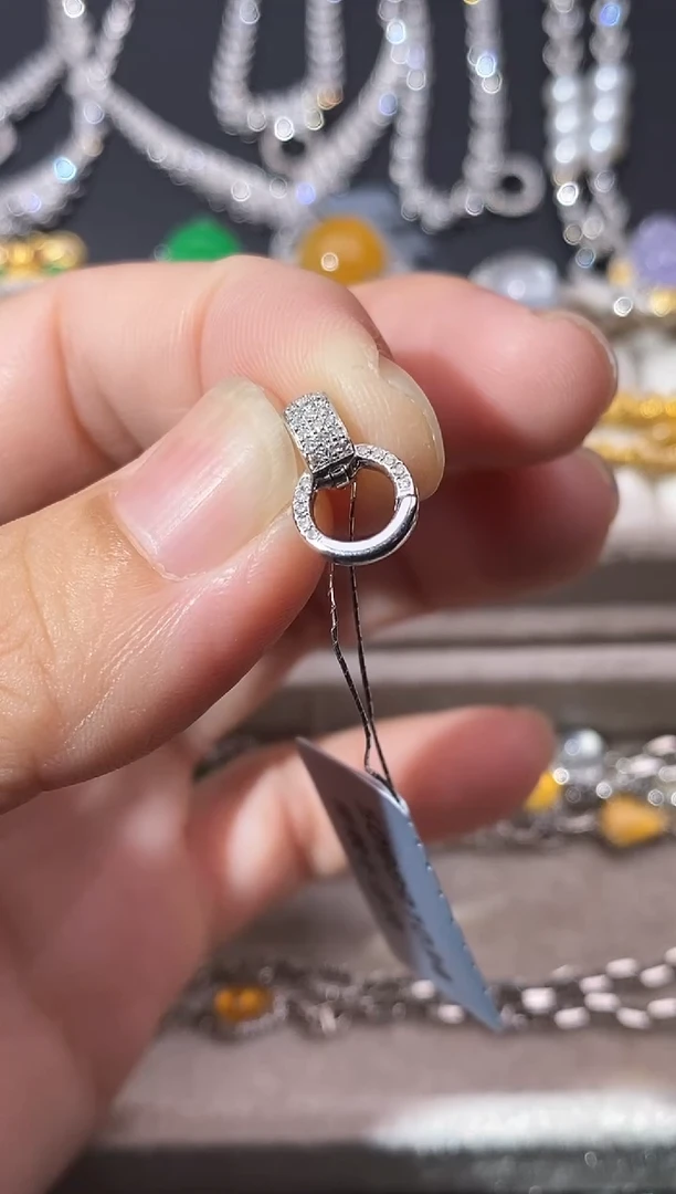 颈饰18K金镶嵌钻石绳扣