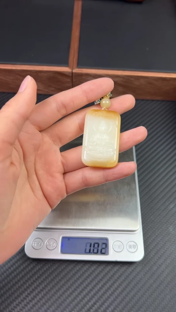 【闪购商品】和田玉吊坠(赠链)未镶嵌且末金山微色差