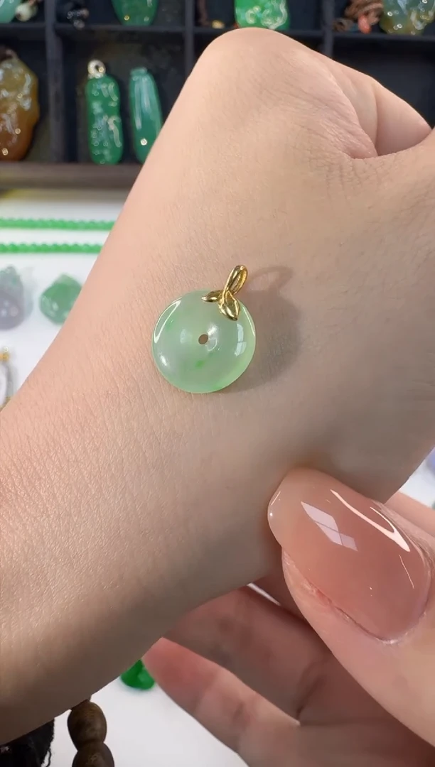 颈饰18K金镶嵌翡翠缅甸A货翡翠