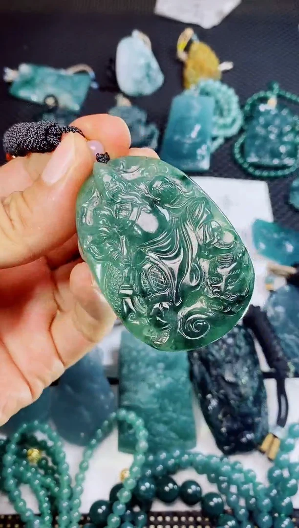 翡翠未镶嵌颈饰