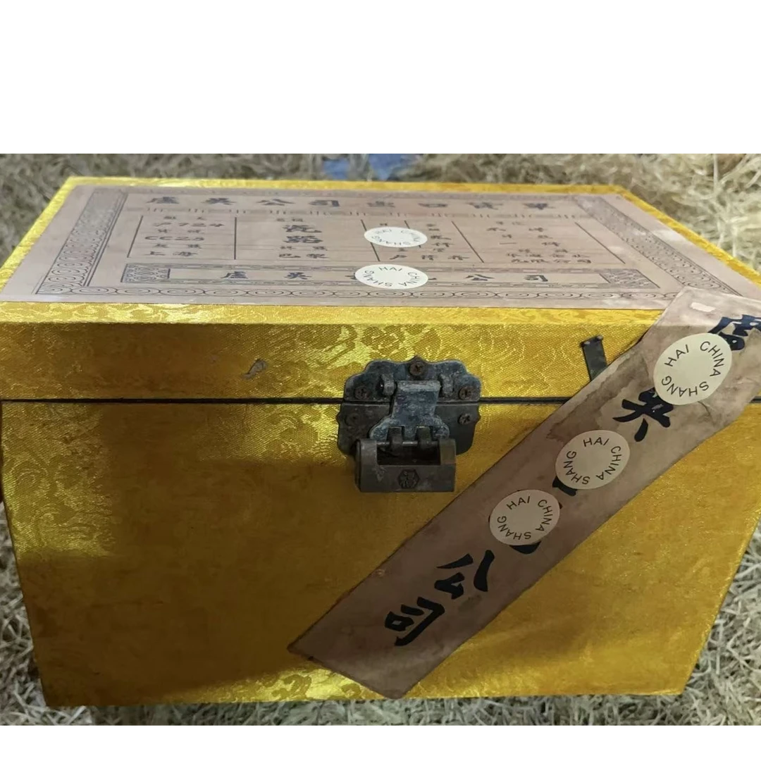 卢吴刺绣箱子一个