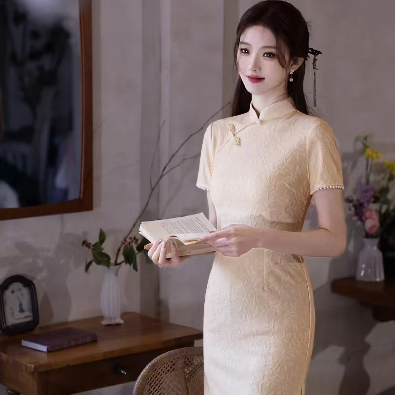 浅黄色旗袍改良年轻款少女2025新款素雅新中式蕾丝连衣裙春夏日常