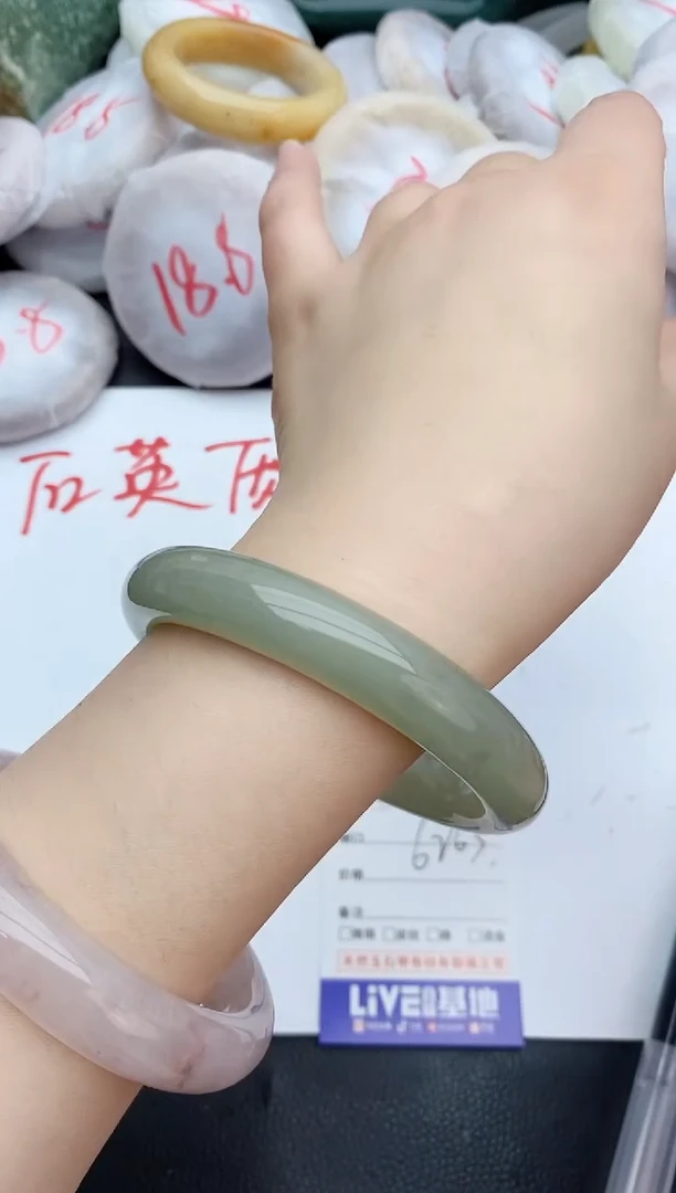 石英质玉手镯未镶嵌422+62/63