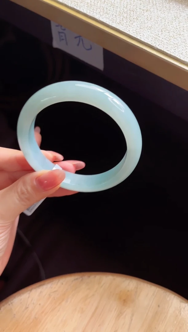 翡翠手镯未镶嵌1