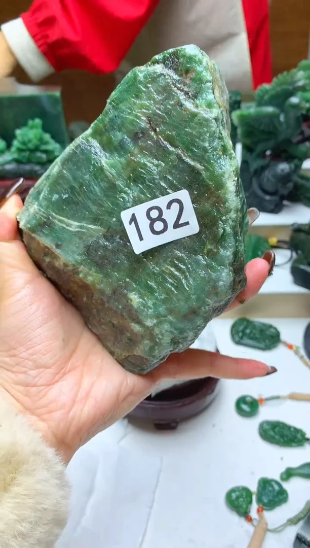 未镶嵌和田玉摆件1