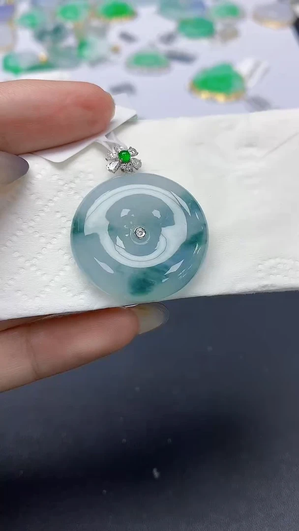 翡翠18K金镶嵌颈饰天然缅甸a货翡翠