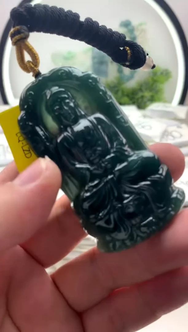 翡翠未镶嵌颈饰大日如来属羊属猴