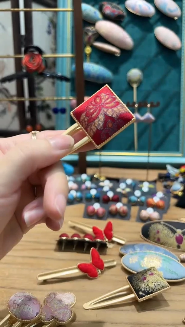 【闪购商品】【一物一拍专车】暗红宝相方形发夹