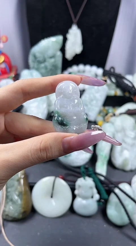 翡翠未镶嵌颈饰观音