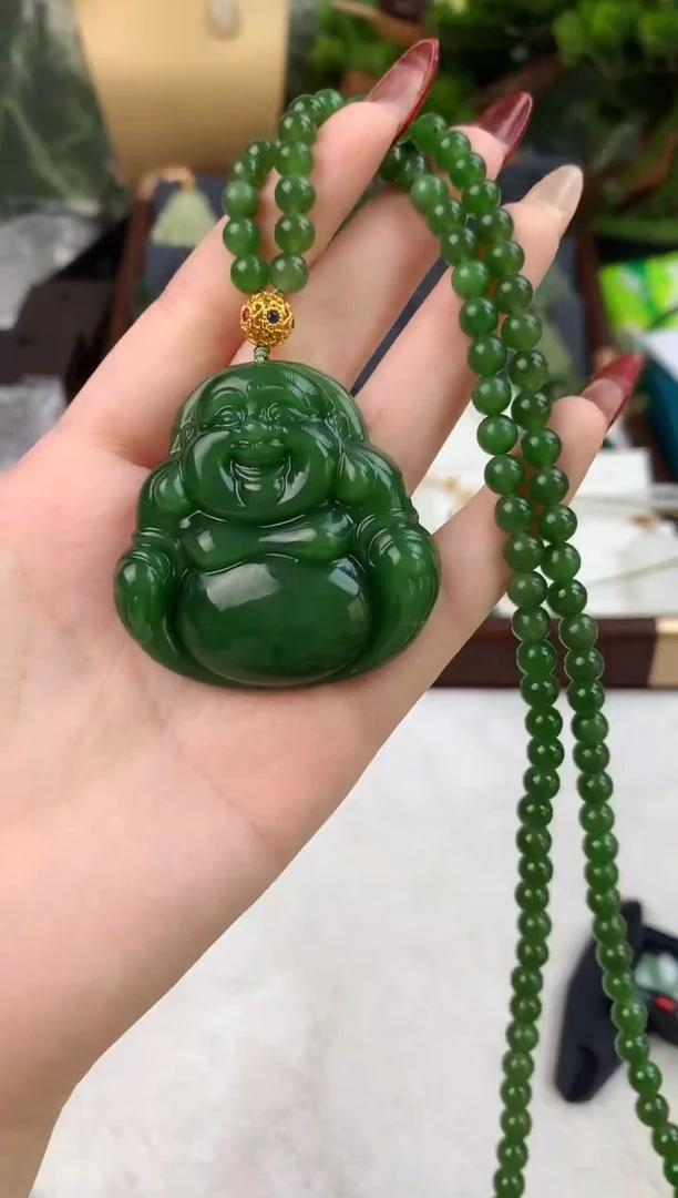 颈饰未镶嵌和田玉吊坠