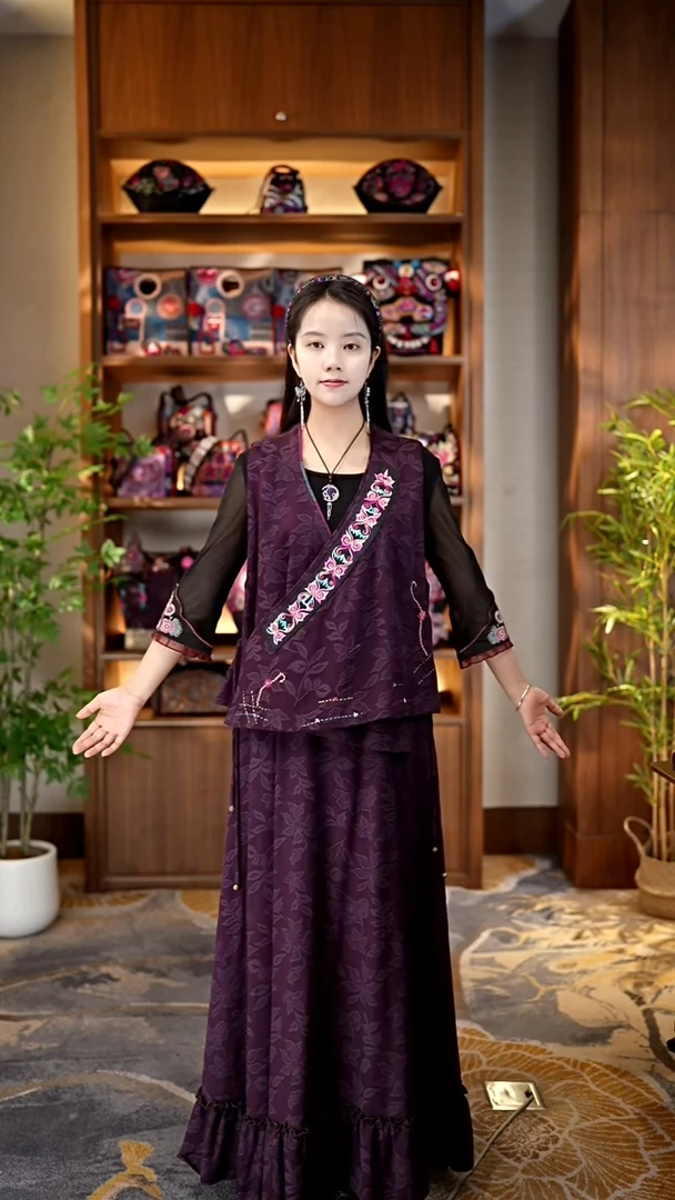 刺绣私人定制苗族手工裙子A9934