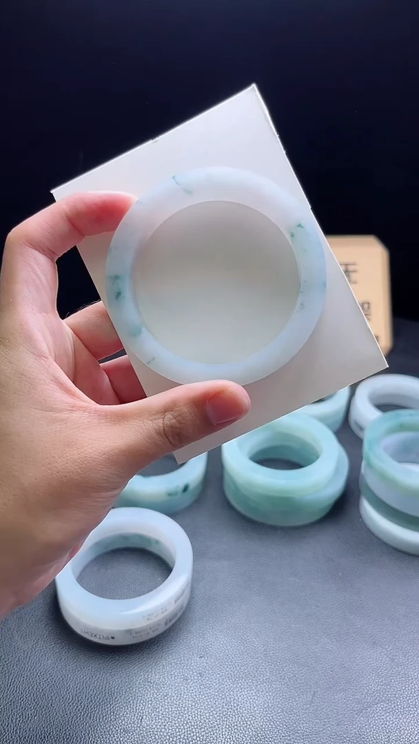 未镶嵌手镯定制翡翠M*定制