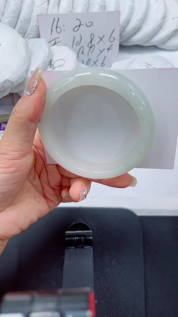 未镶嵌手镯石英质玉154-60