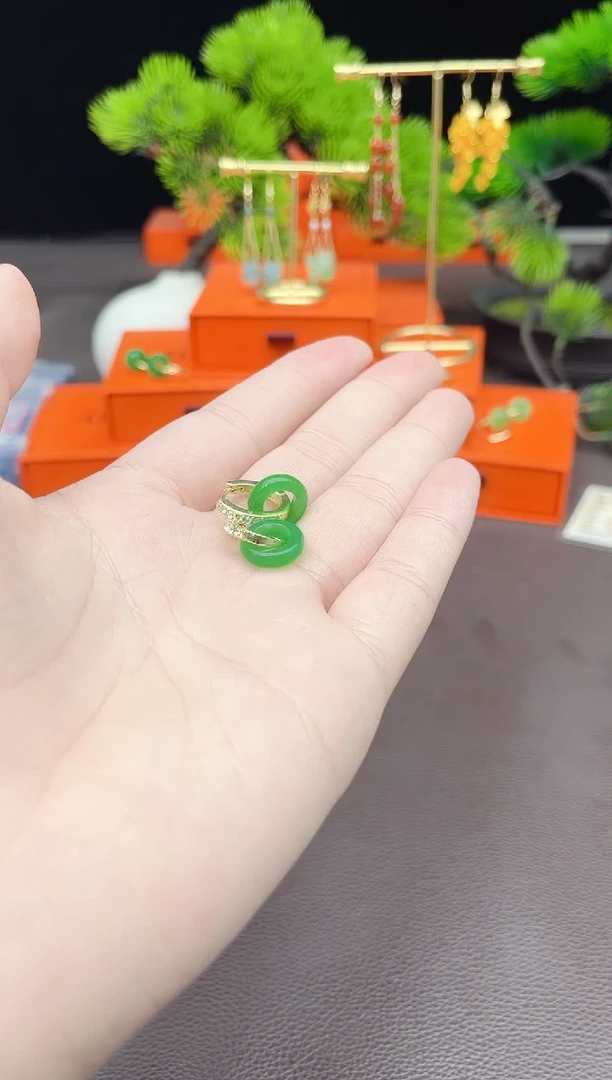 玛瑙/玉髓耳钉银S925镶嵌绿钻耳包