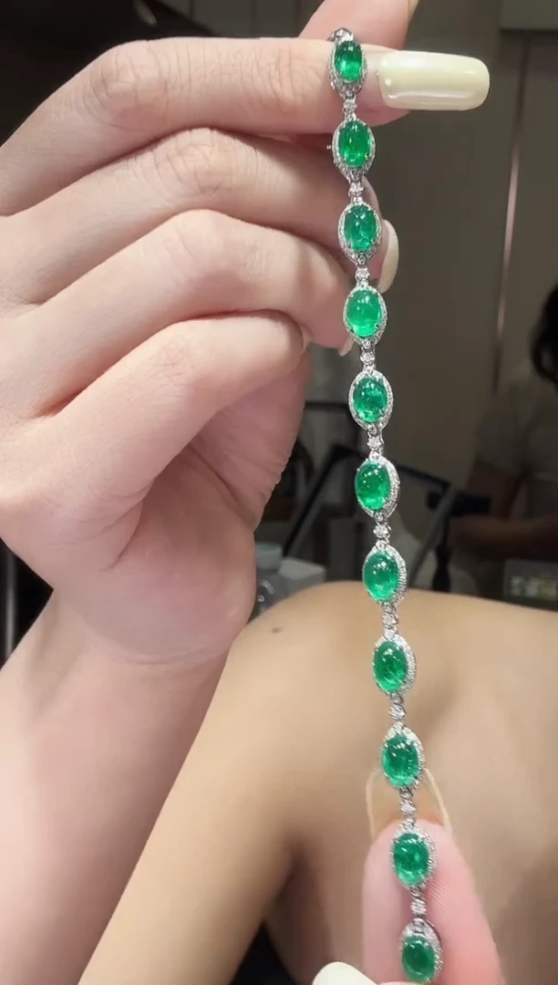 铂Pt950镶嵌手链祖母绿9.9ct