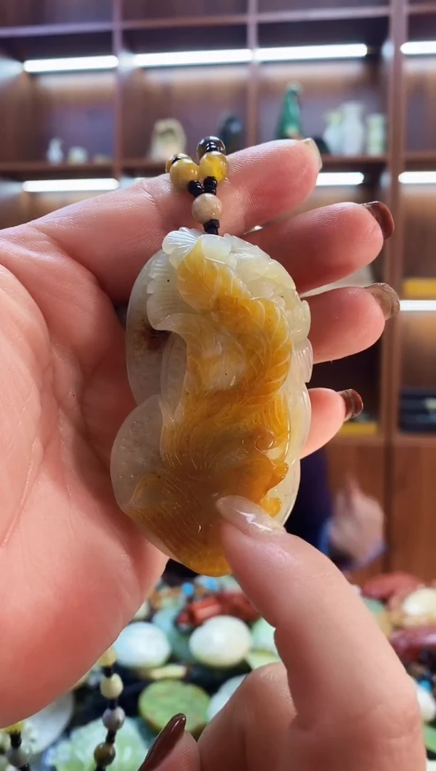 未镶嵌蛇纹石玉吊坠