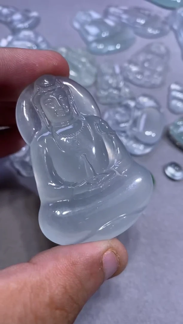 吊坠(不含链)未镶嵌翡翠观音24800  56.1  39.9  6.5