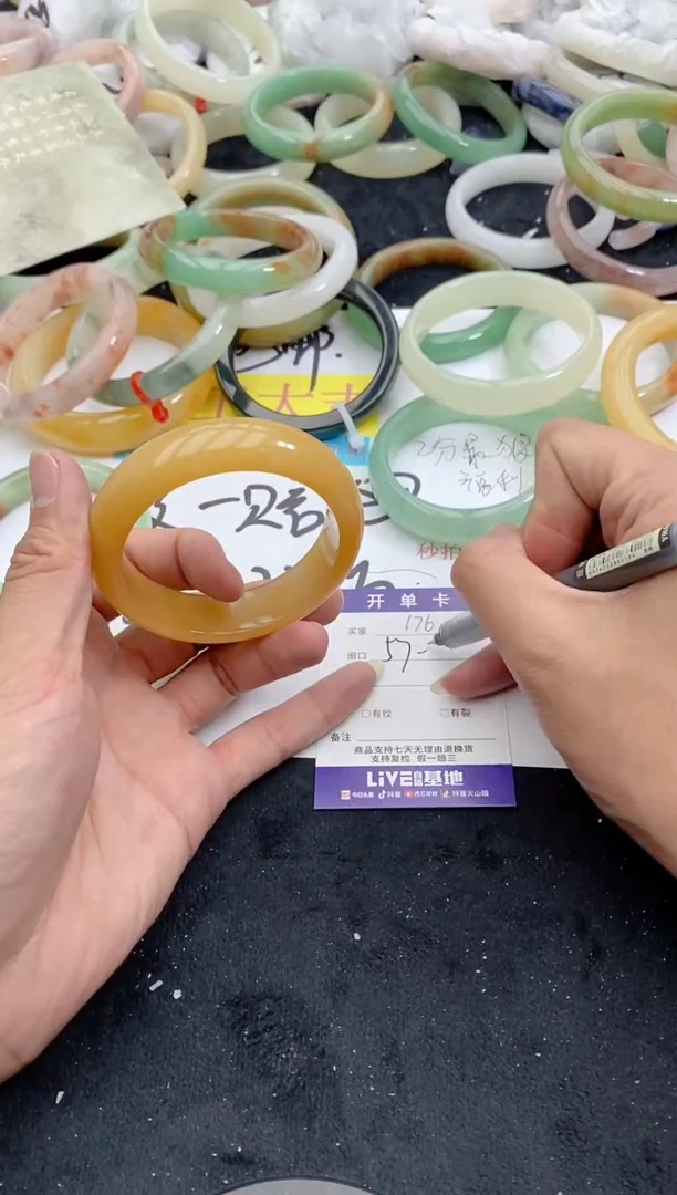 【闪购商品】石英质玉手镯未镶嵌176