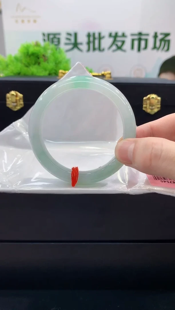 翡翠手镯未镶嵌手镯