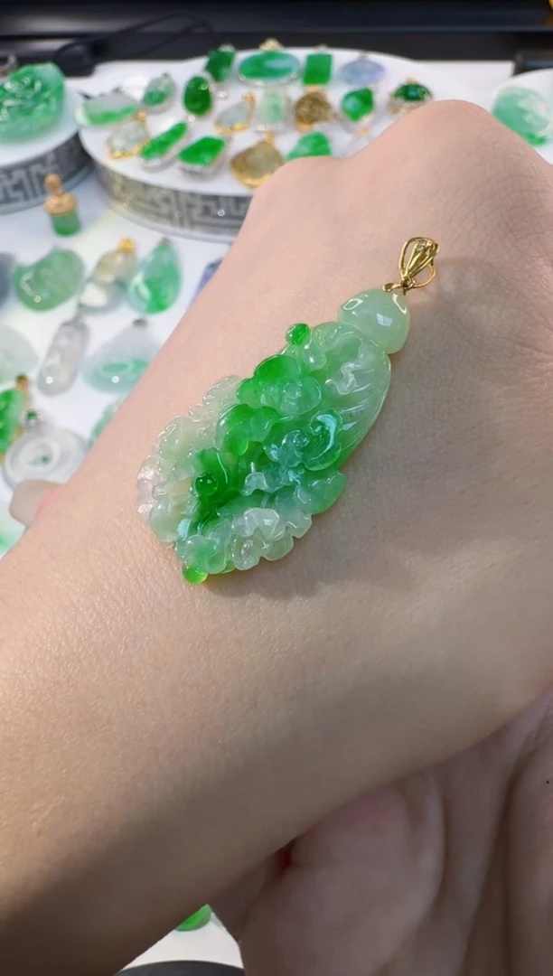 颈饰18K金镶嵌翡翠缅甸A货翡翠