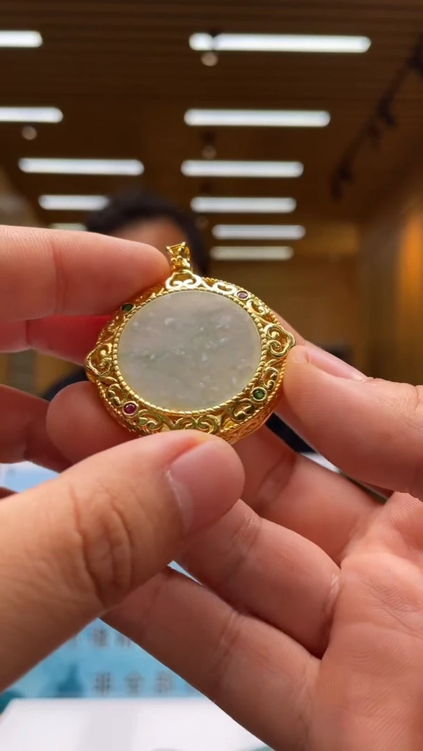 翡翠未镶嵌颈饰********6