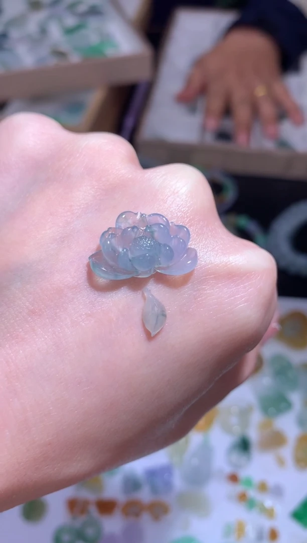 未镶嵌定制翡翠莲花