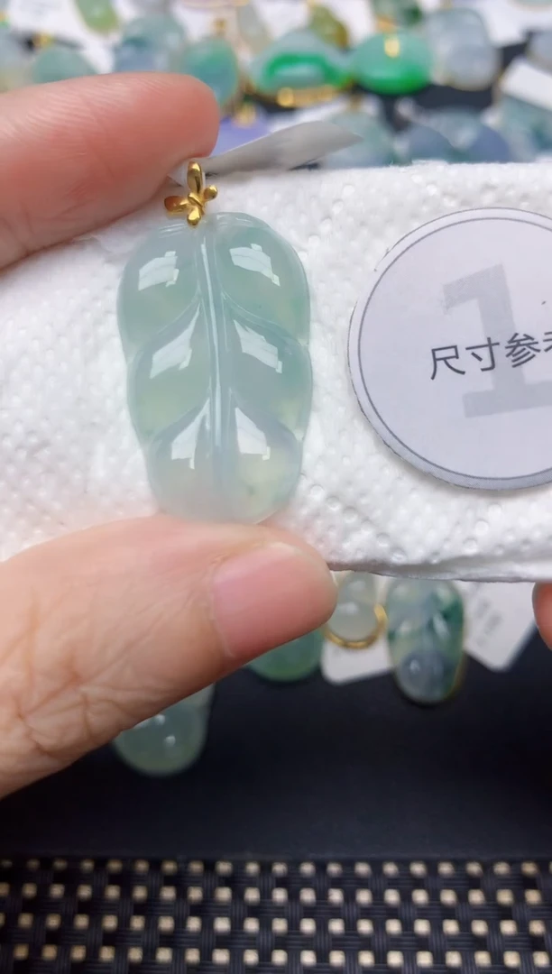 翡翠18K金镶嵌颈饰天然缅甸A货翡翠