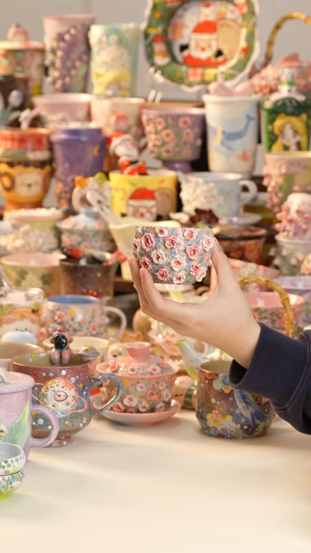 摆件陶景德镇釉下彩手绘设计师款陶瓷