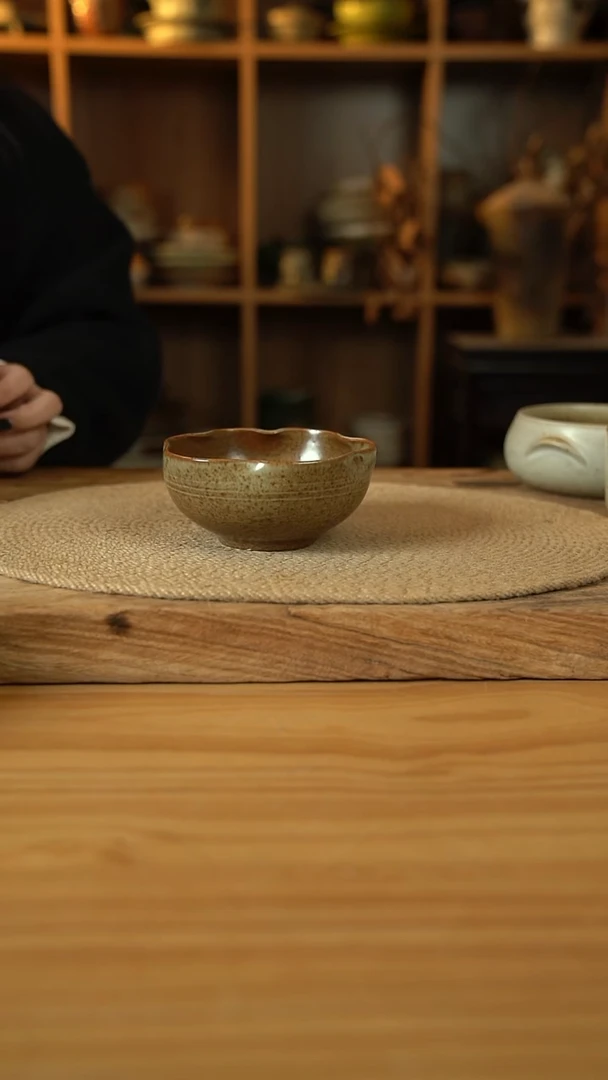 福利奶奶系列的5英寸手捏花边饭碗1个（深色）