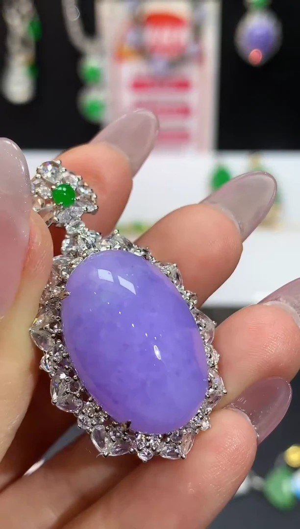 吊坠(不含链)18K金镶嵌翡翠多样性发其一