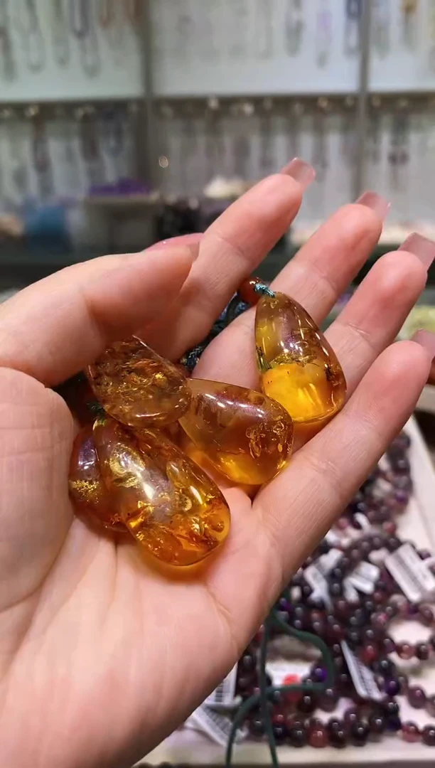 琥珀吊坠(赠链)未镶嵌多样性发其一
