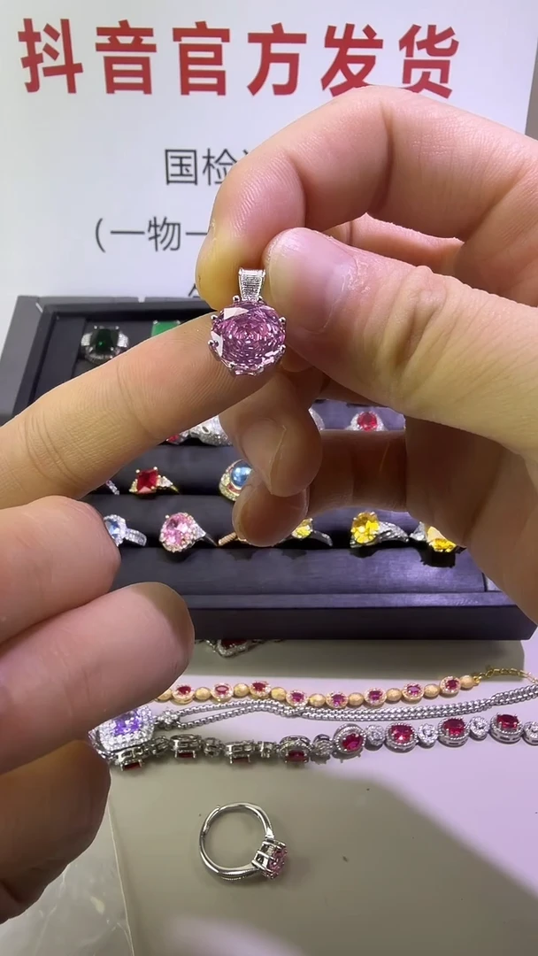 吊坠(赠链)蓝宝石18K金镶嵌862