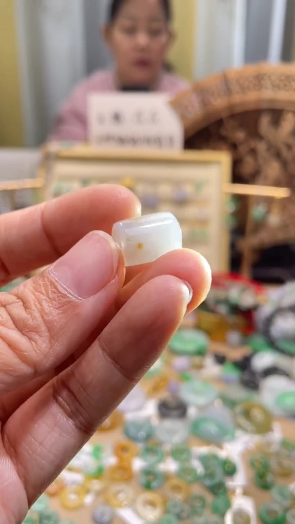 颈饰未镶嵌翡翠路路通