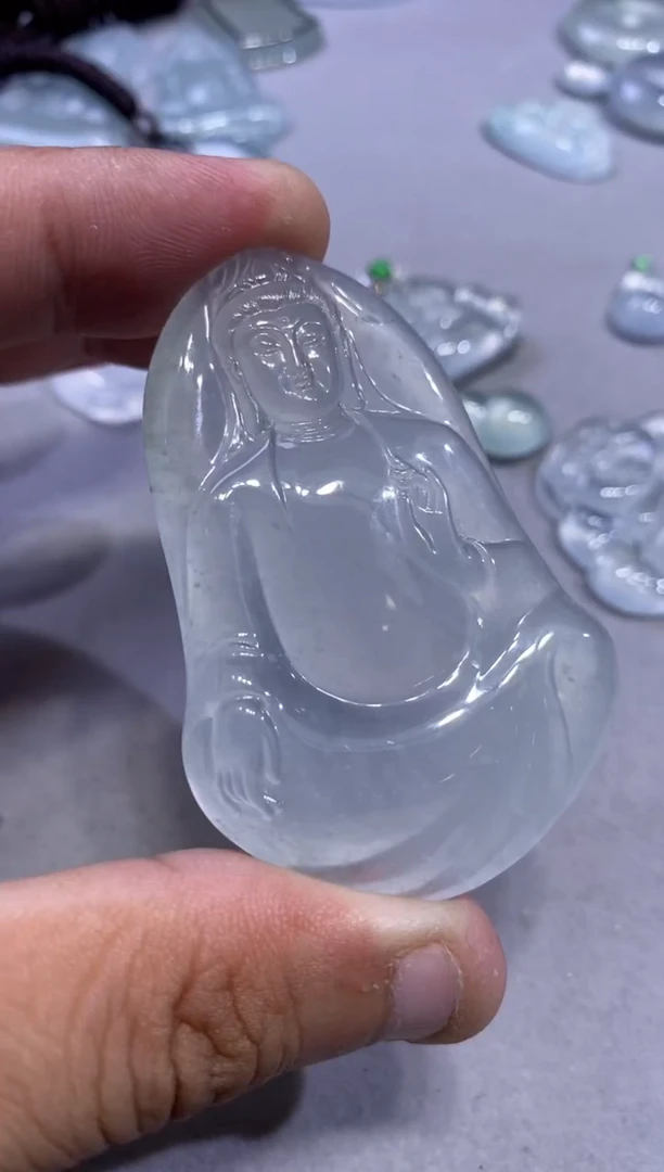 吊坠(不含链)未镶嵌翡翠观音26800  61.9  40.3  5.8