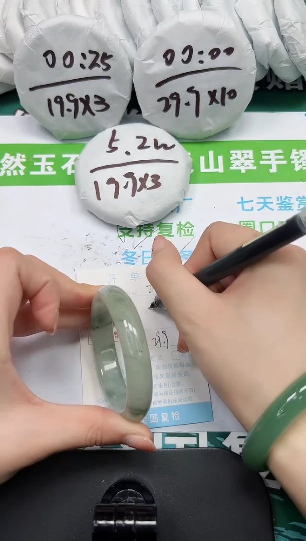 【闪购商品】石英质玉手镯未镶嵌k283-52
