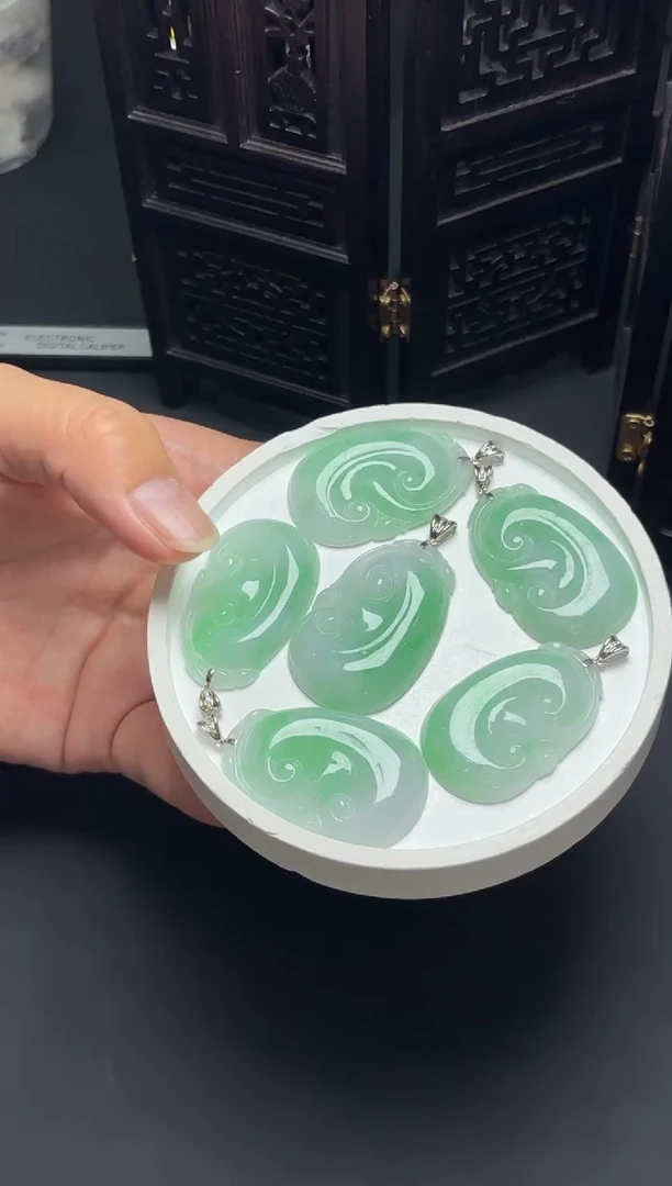 颈饰18K金镶嵌翡翠YM1036-2 如意多样性发一件