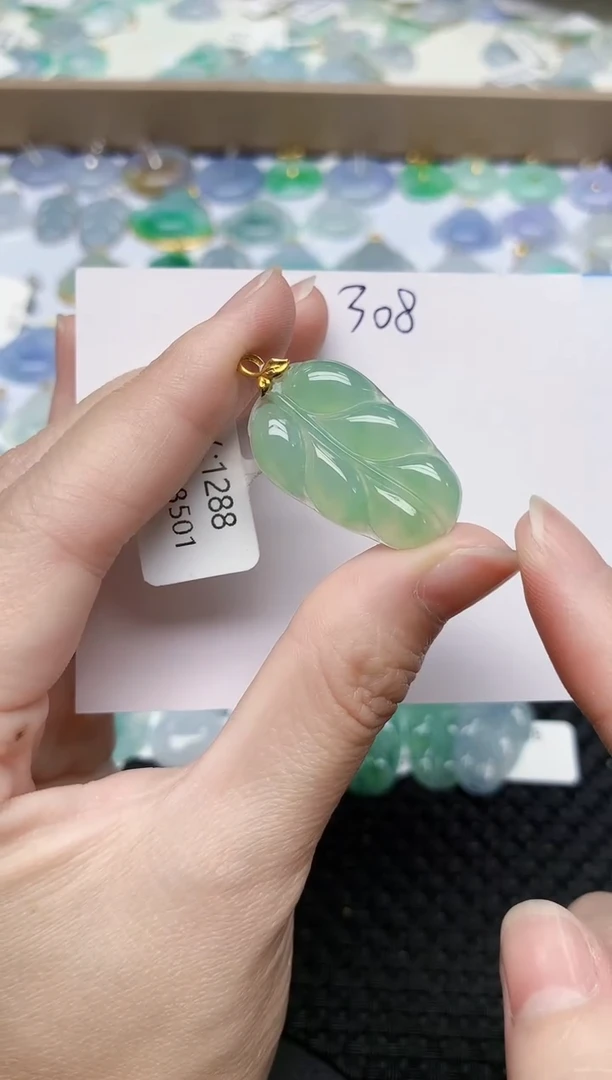 翡翠18K金镶嵌颈饰天然翡翠A货