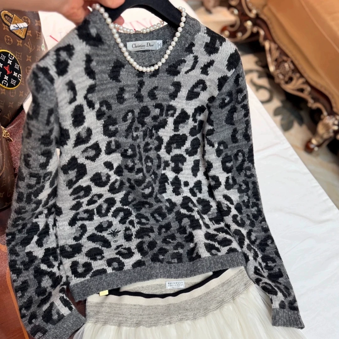 未使用 DIOR/迪奥 Dior 迪奥豹纹小蜜蜂刺绣毛衣 灰黑F34