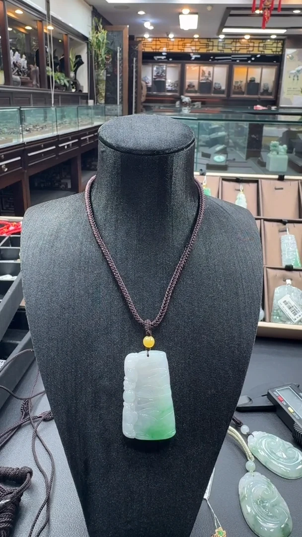 颈饰未镶嵌翡翠心**贝竹节