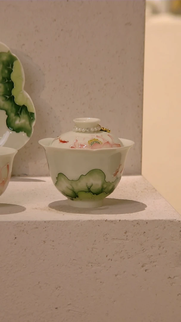 明知山志-荷漾鱼影-念露盖碗