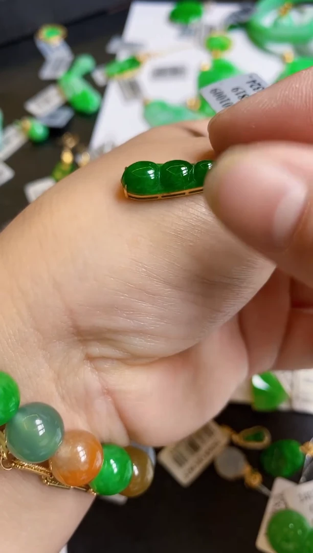 【闪购商品】翡翠颈饰未镶嵌吊坠