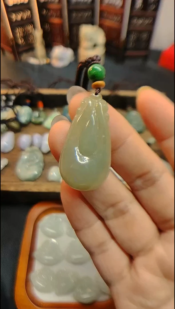 颈饰未镶嵌翡翠水滴