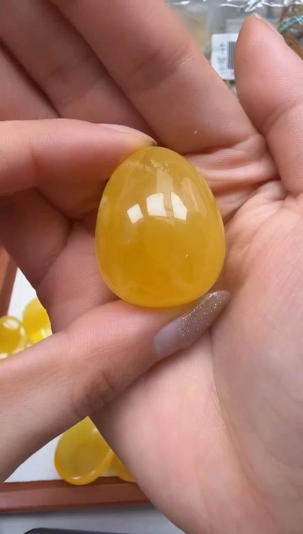 裸石琥珀未镶嵌如图