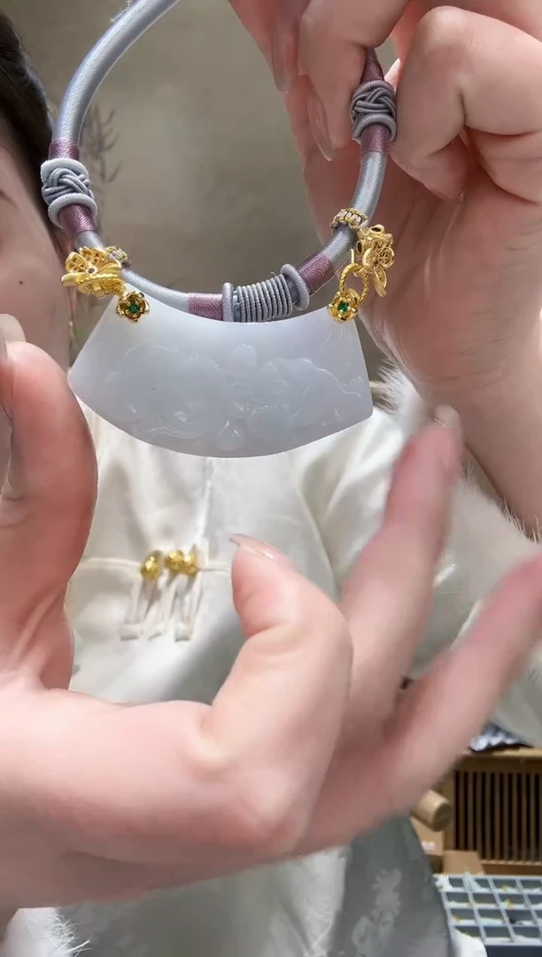 【闪购商品】翡翠颈饰未镶嵌吊坠