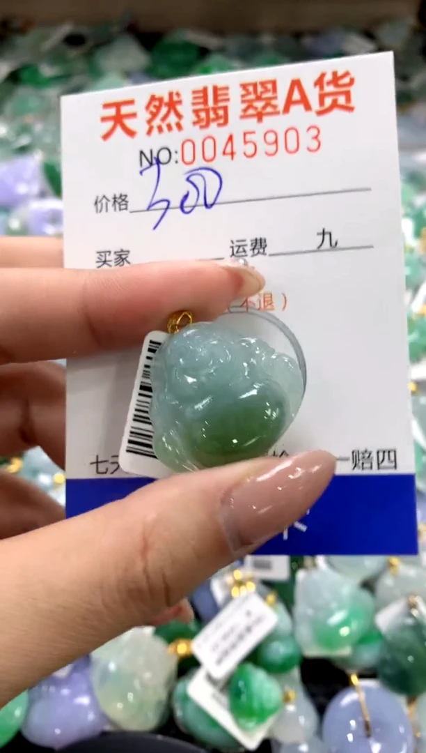 颈饰18K金镶嵌翡翠1111111111111111