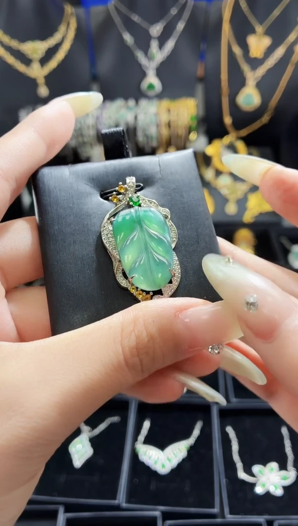 翡翠未镶嵌吊坠(不含链)天然翡翠a货 多样性发其一