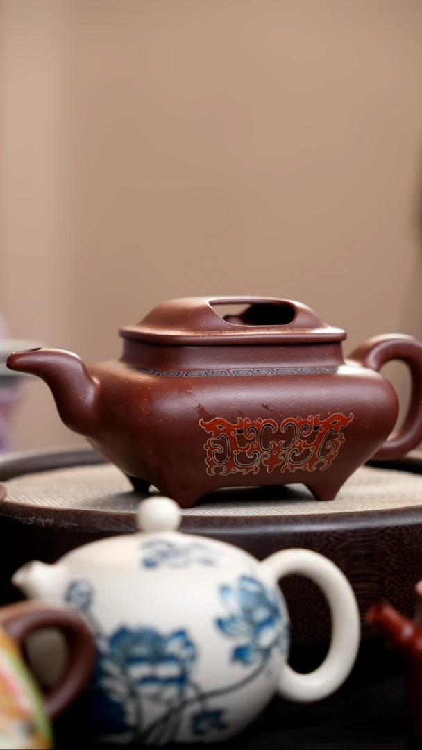 茶壶紫砂紫玉金砂牛盖传炉卡银丝