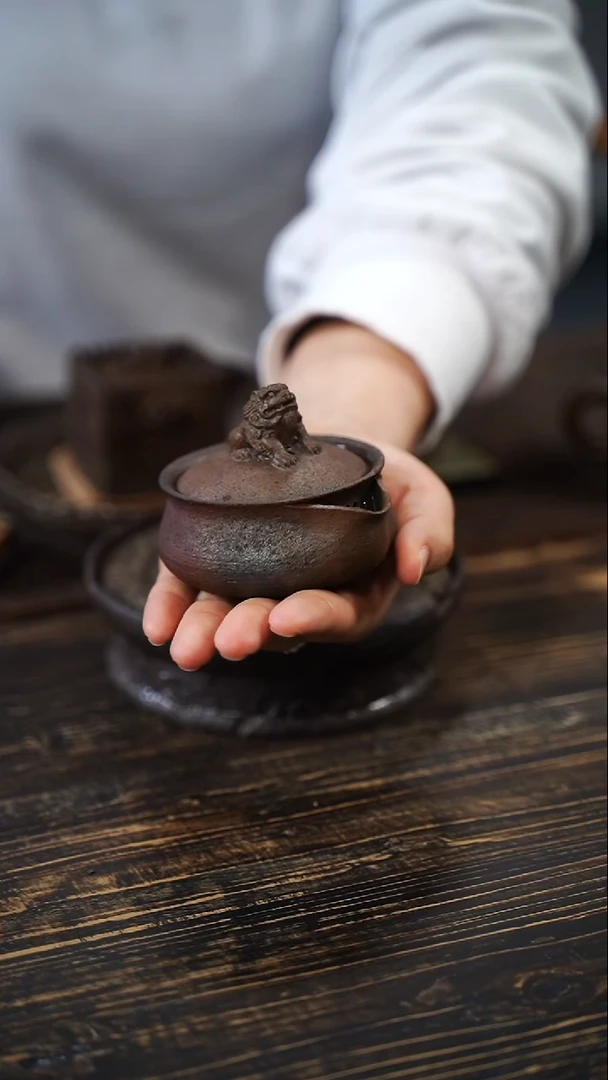 全手工制作  原矿柴烧紫砂狮子摘宝瓶