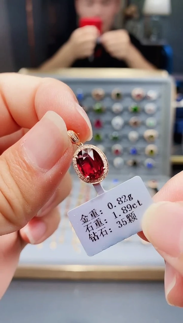 颈饰18K金镶嵌碧玺1.89.