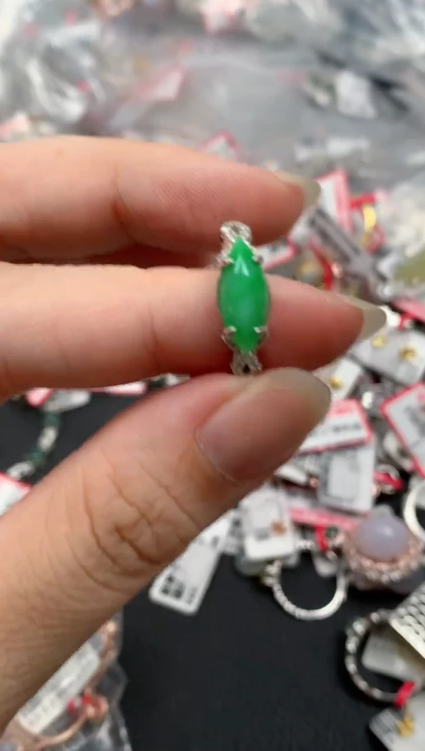 翡翠戒指银S925镶嵌天然A货缅甸翡翠